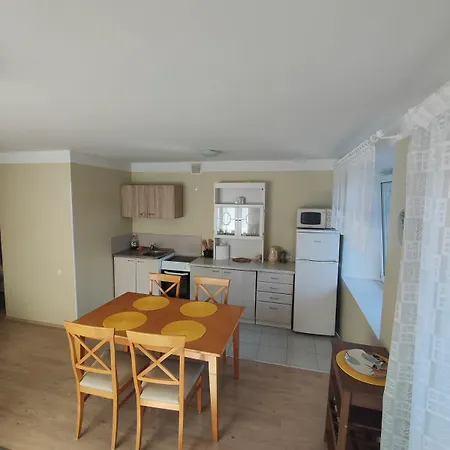 Vormsi Ohvitseride Maja Korter Nr 7 Hullo