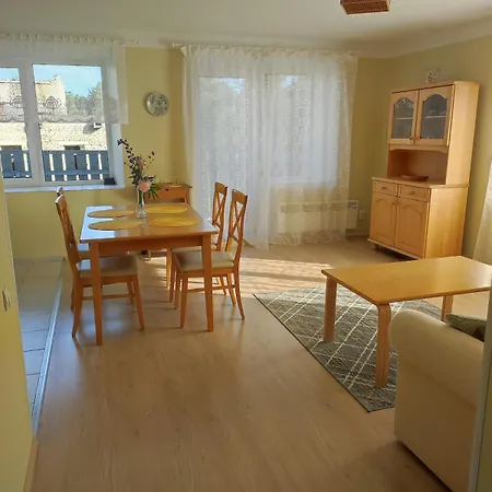 Vormsi Ohvitseride Maja Korter Nr 7 *